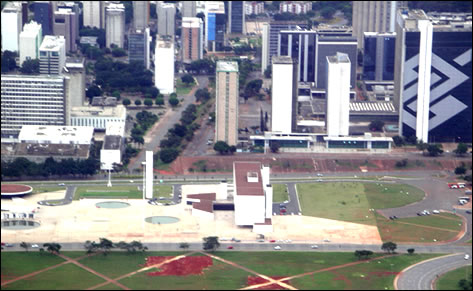 A BIBLIOTECA HÍBRIDA NA ESTRATÉGIA DA INCLUSÃO DIGITAL NA BIBLIOTECA NACIONAL DE BRASÍLIA